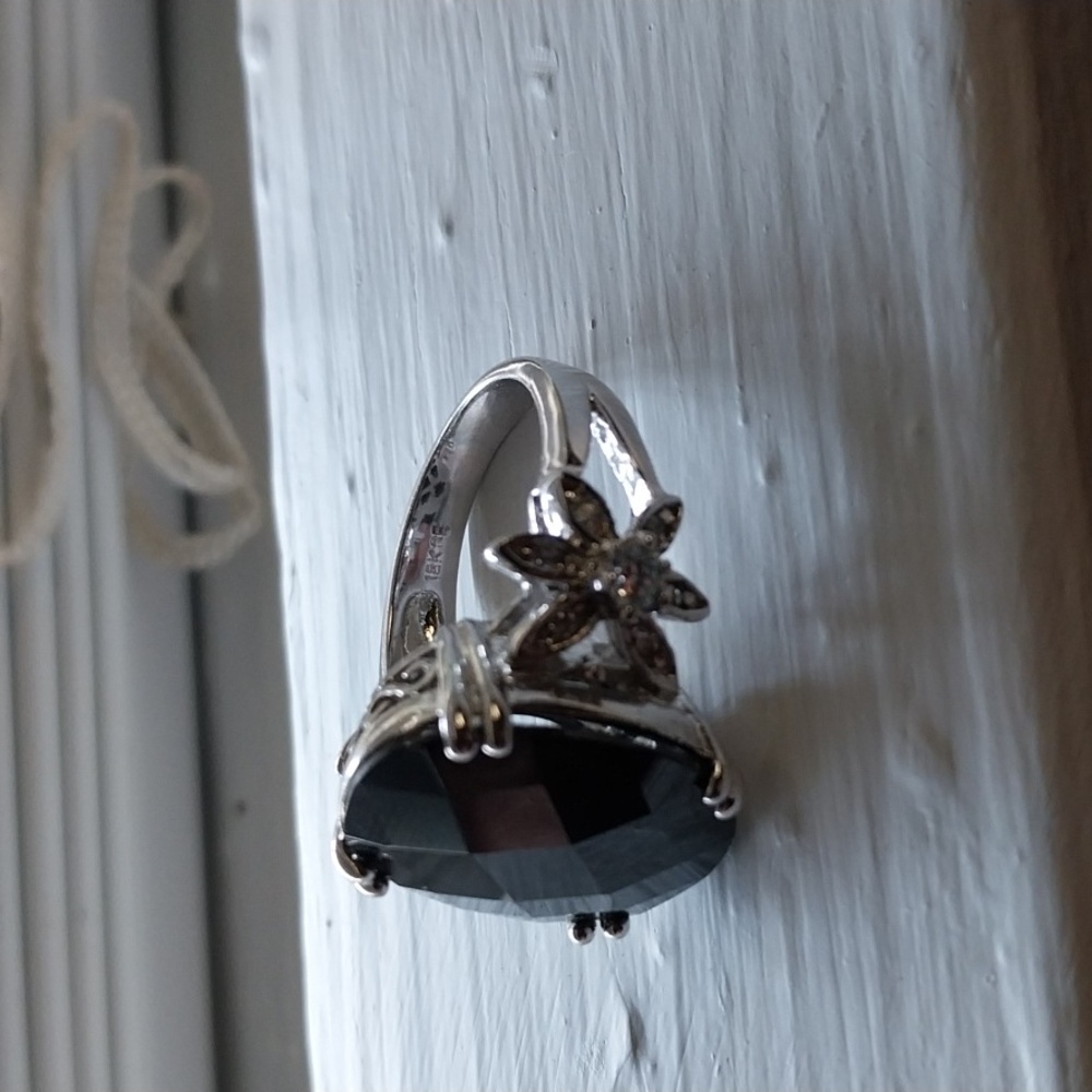 Black Onyx 18kae, size 8, silver, and black gemstone